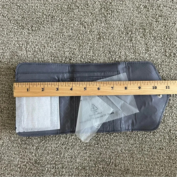 Vera Bradley RFID Blocking Mini‎ Tri-Fold Trifold Wallet Moon Shadow Meadow - Picture 4 of 7